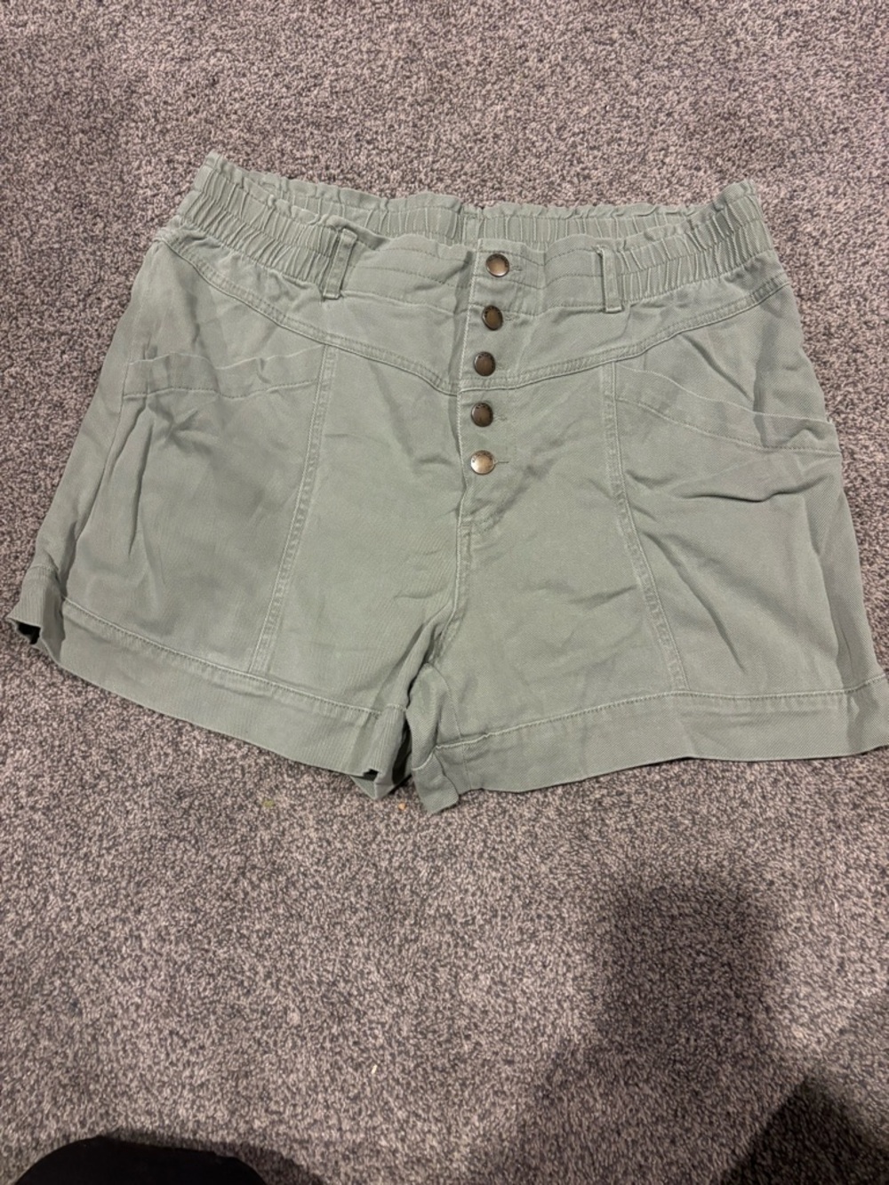 Knox Rose Button-Front High-Rise Shorts in Sage Green
